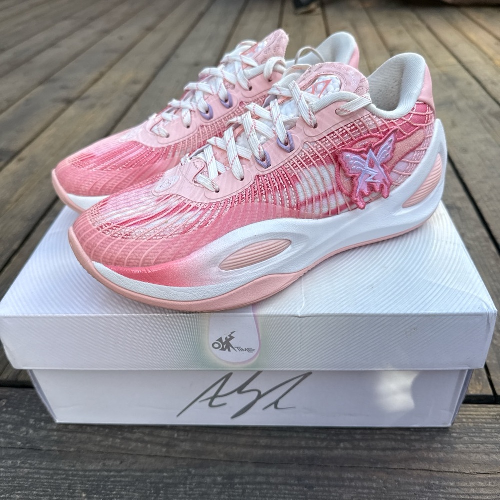 Rigorer AR1 ‘Valentine’s Day’ court shoes